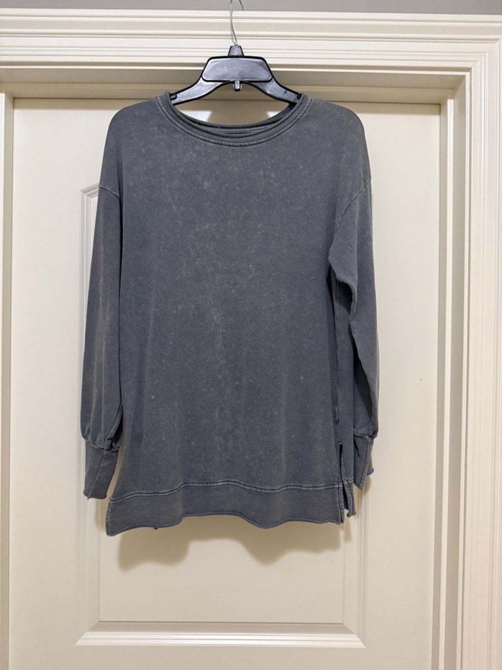 Washed Gray Women's Long-Sleeve Pullover Sweatshirt